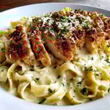 A plate of chicken fettuccine alfredo.